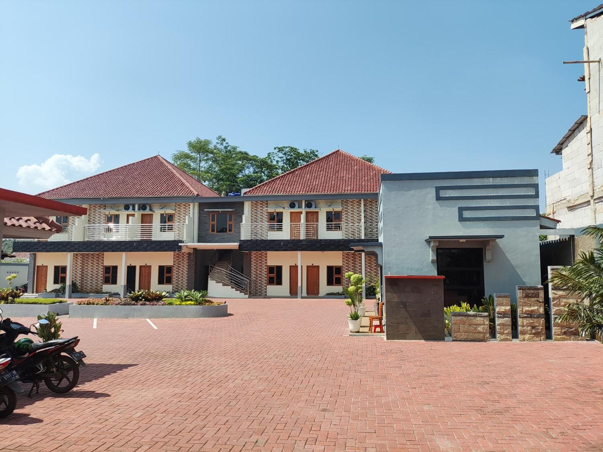 Hotel Cibening 푸르와카르타 외부 사진