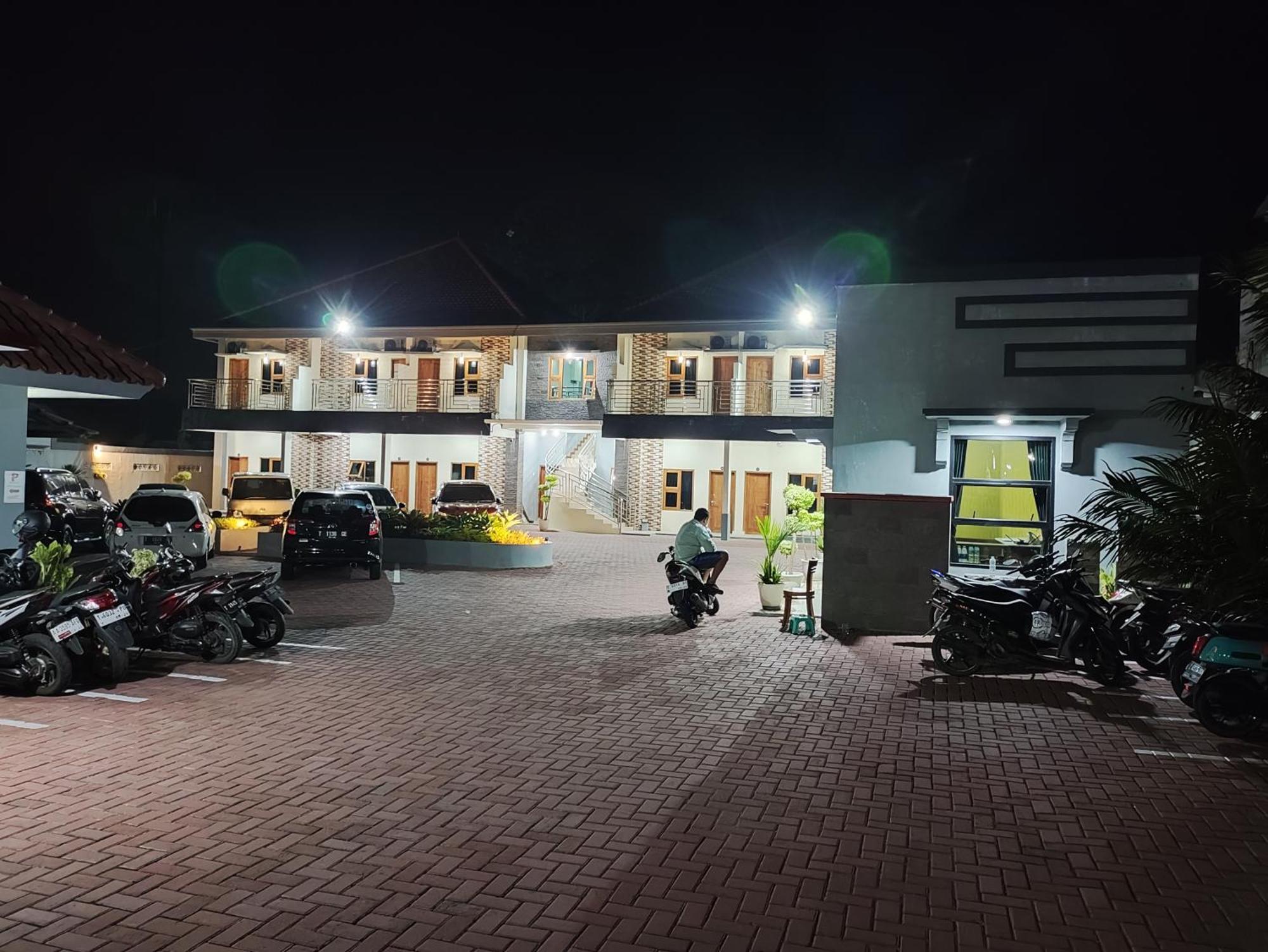 Hotel Cibening 푸르와카르타 외부 사진